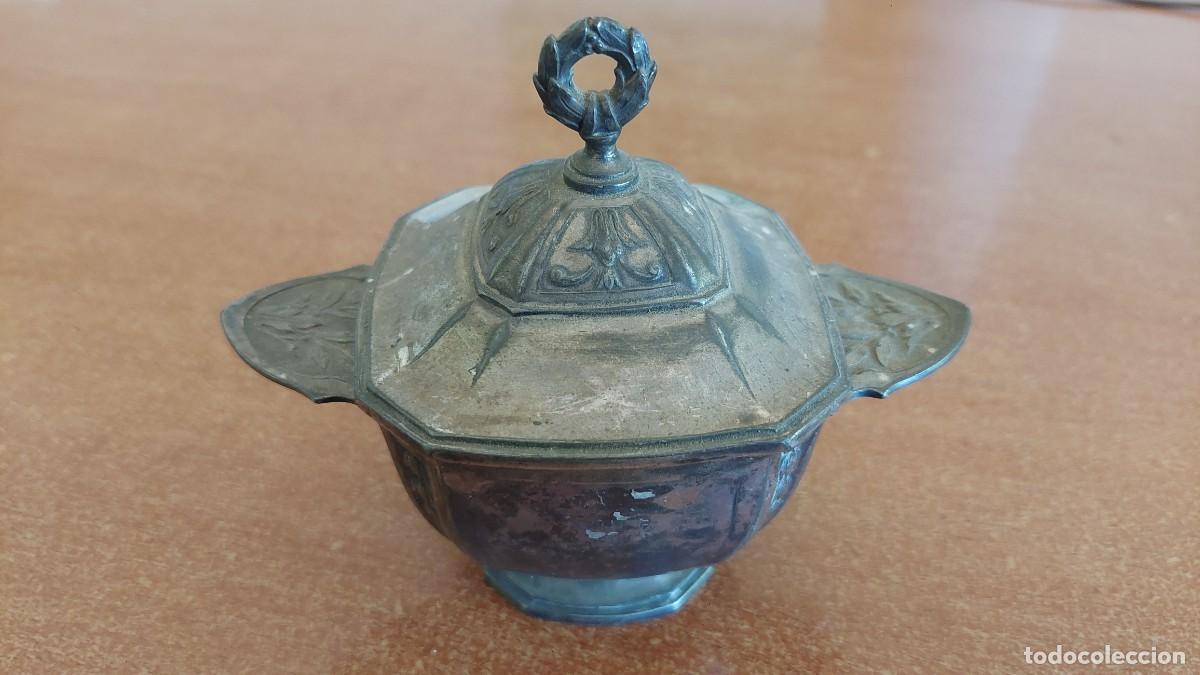 Antig&uuml;edades: Antiguo azucarero en bronce ba&ntilde;ado en plata