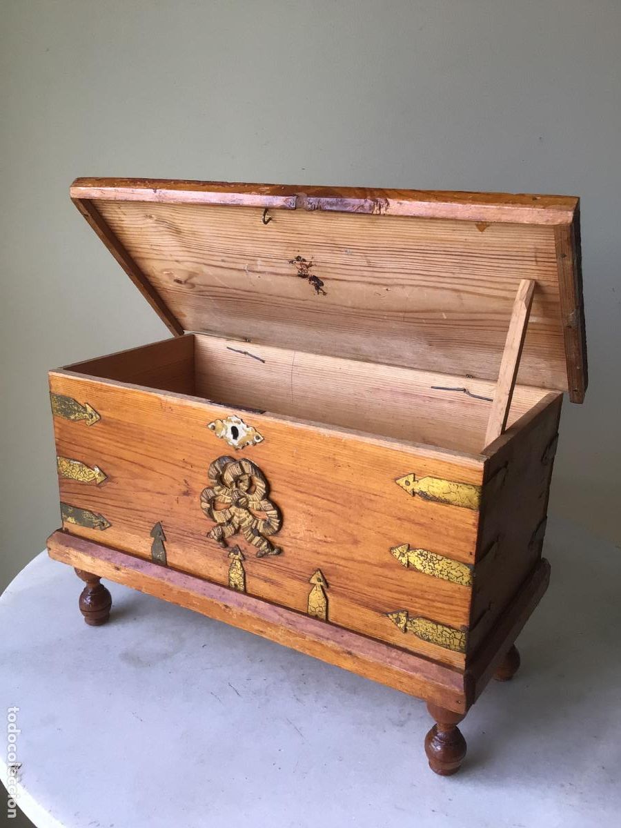 Antig&uuml;edades: ANTIGUO ARCON - COFRE , EN MADERA Y LATON DORADO , 1900 , PEQUE&Ntilde;O FORMATO