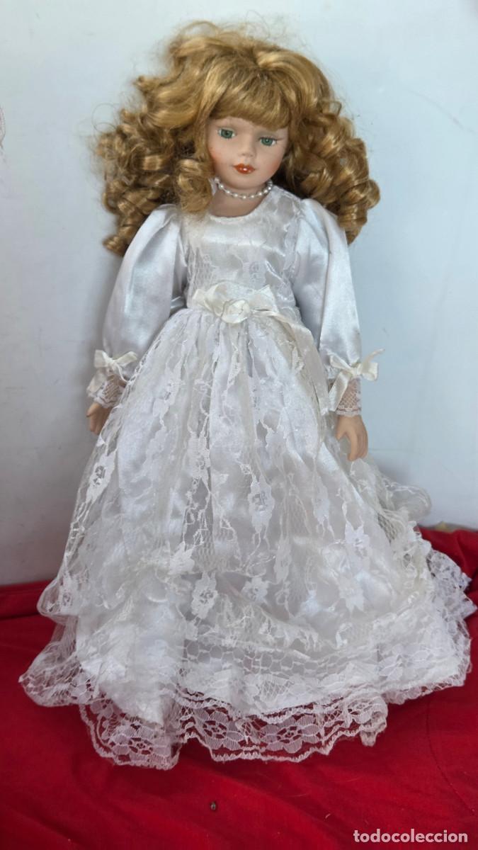 Antig&uuml;edades: mu&ntilde;eca coleccionable de porcelana