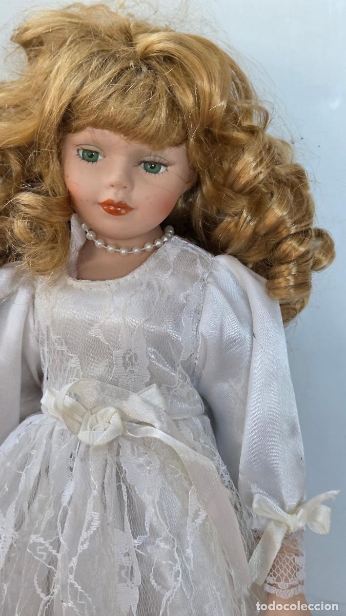 Antig&uuml;edades: mu&ntilde;eca coleccionable de porcelana - Foto 2
