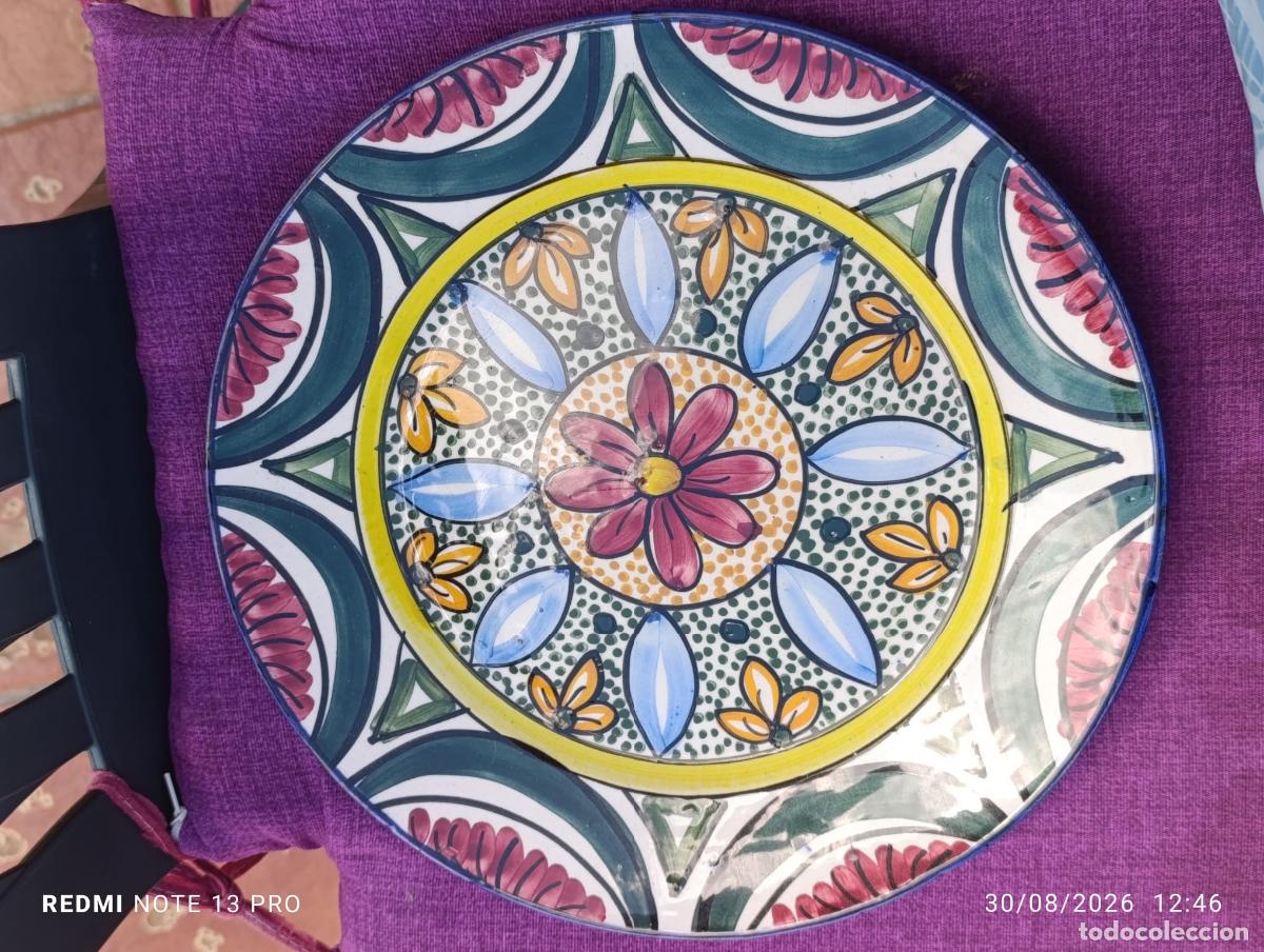 Antig&uuml;edades: Gran Plato de cer&aacute;mica , pintado a mano.