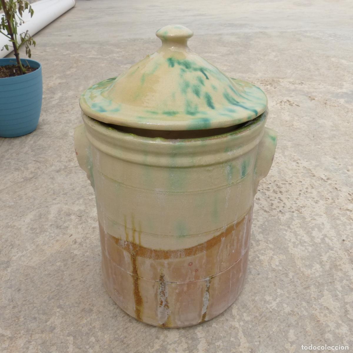 Antig&uuml;edades: Quesera de ceramica con tapa, firmada Tito ubeda, 38cm, p. Total 6270gr.