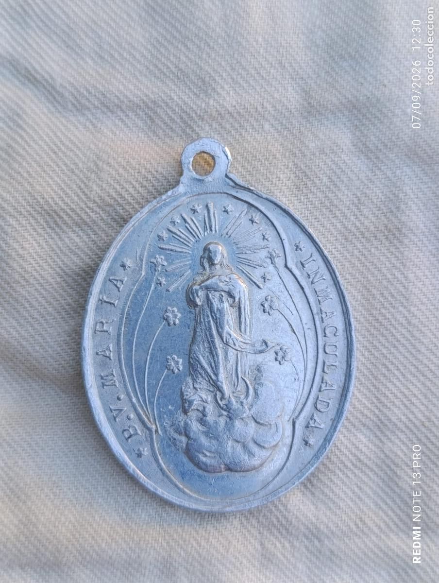Antig&uuml;edades: Medalla Religiosa Asociacion de Hijas de Maria Antigua de aluminio.