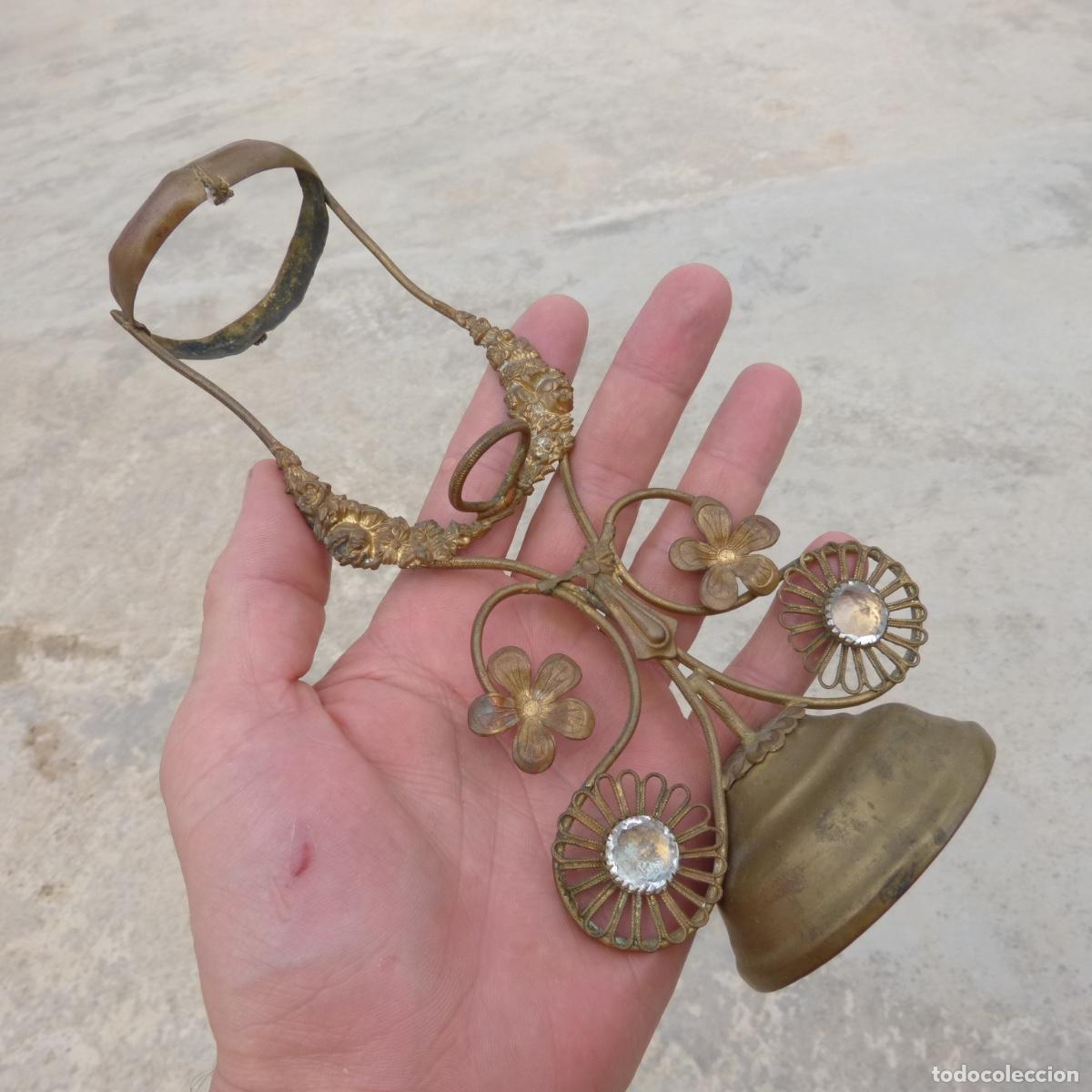 Antig&uuml;edades: Antiguo pie o soporte de laton , 19,5cm, 80gr.