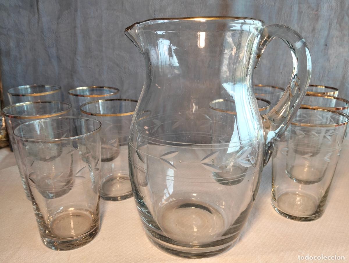 Antiques: Lote juego de cristaler&iacute;a 10 vasos y jarra para servir cristal tallado filo dorado a&ntilde;os 60