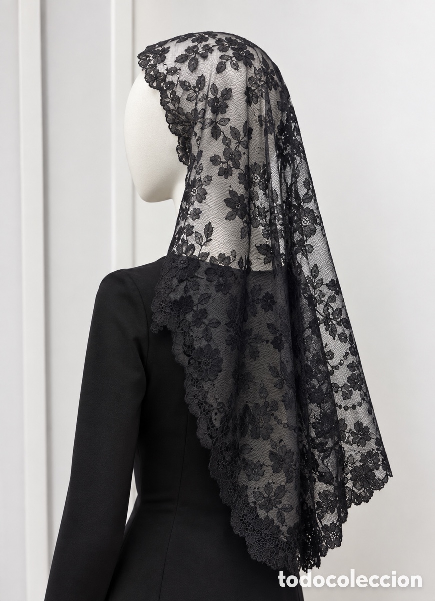 Antig&uuml;edades: Peque&ntilde;a mantilla triangular de seda hecha a mano - Foto 4