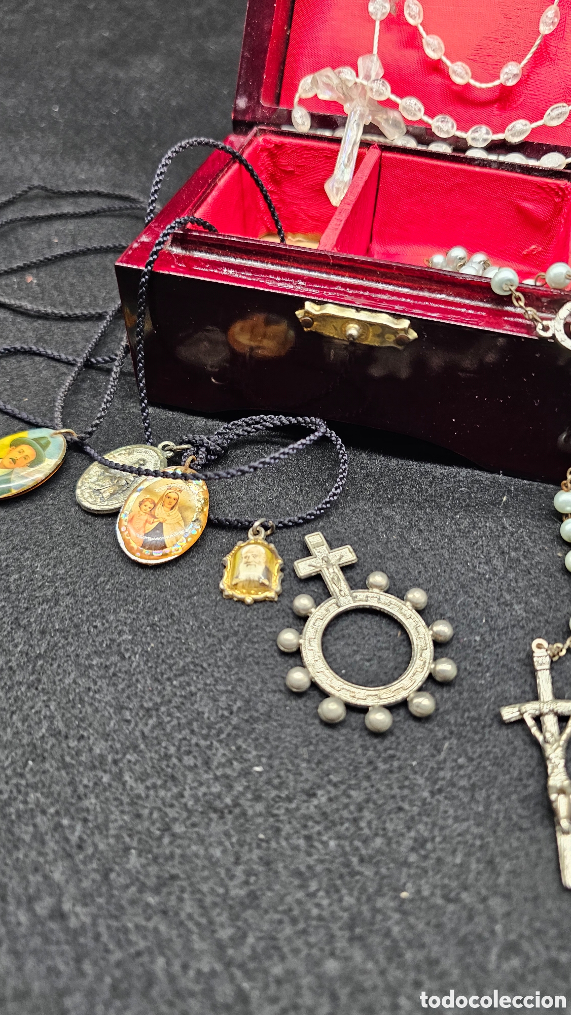 Antig&uuml;edades: Lote religioso varios