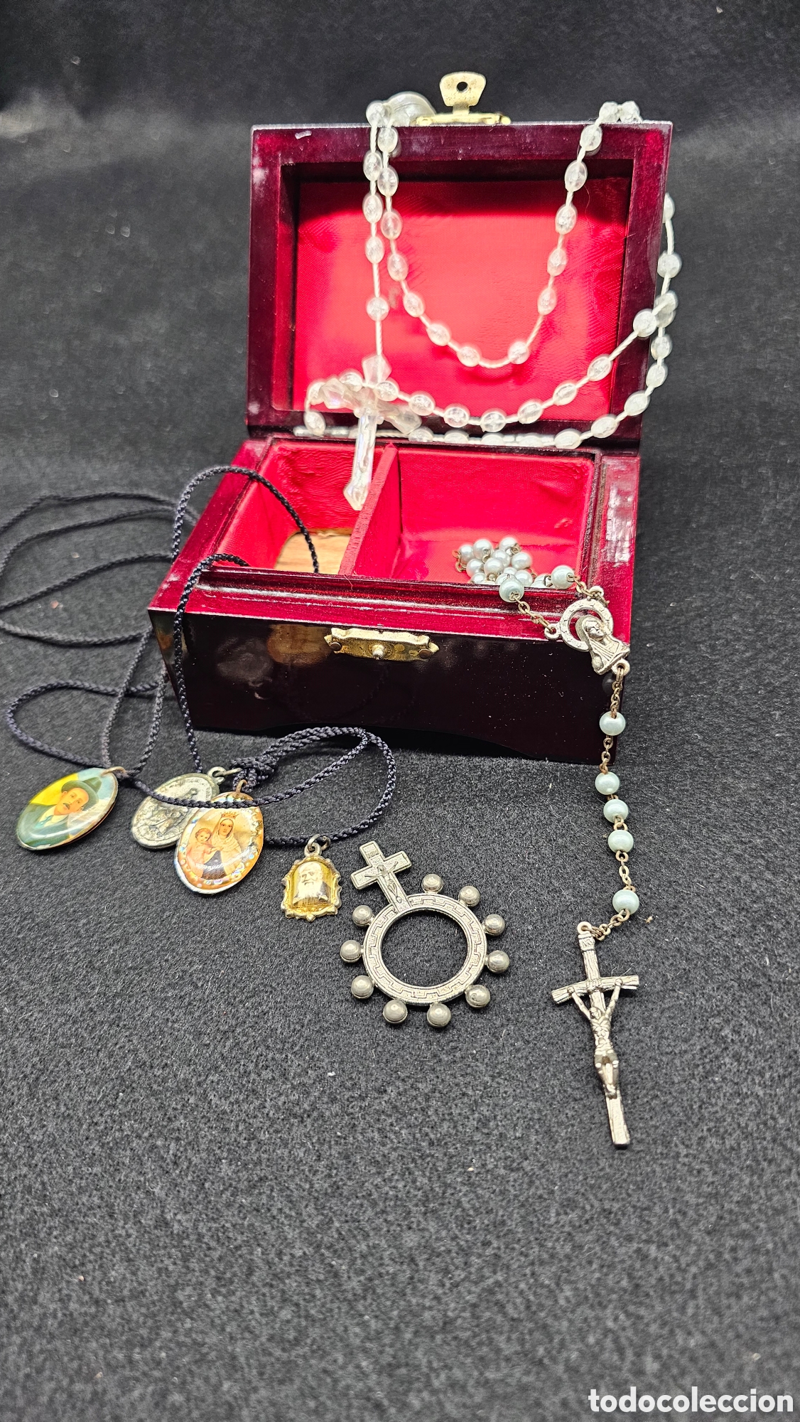 Antig&uuml;edades: Lote religioso varios