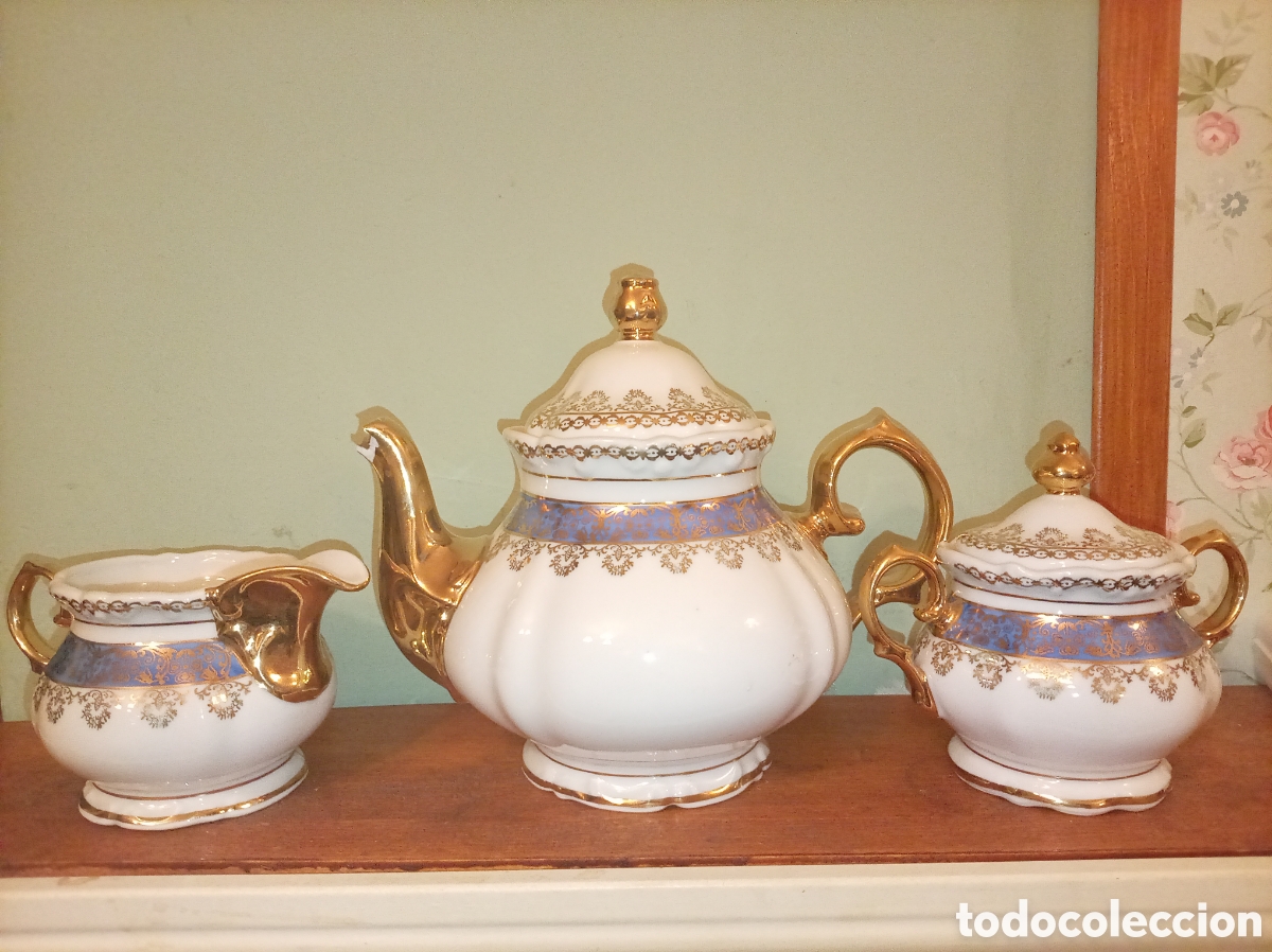 Antig&uuml;edades: Juego Bavaria Germany - Tetera con PICO ROTO + Azucarero y Lechera - Porcelana Oro y Azul para resta