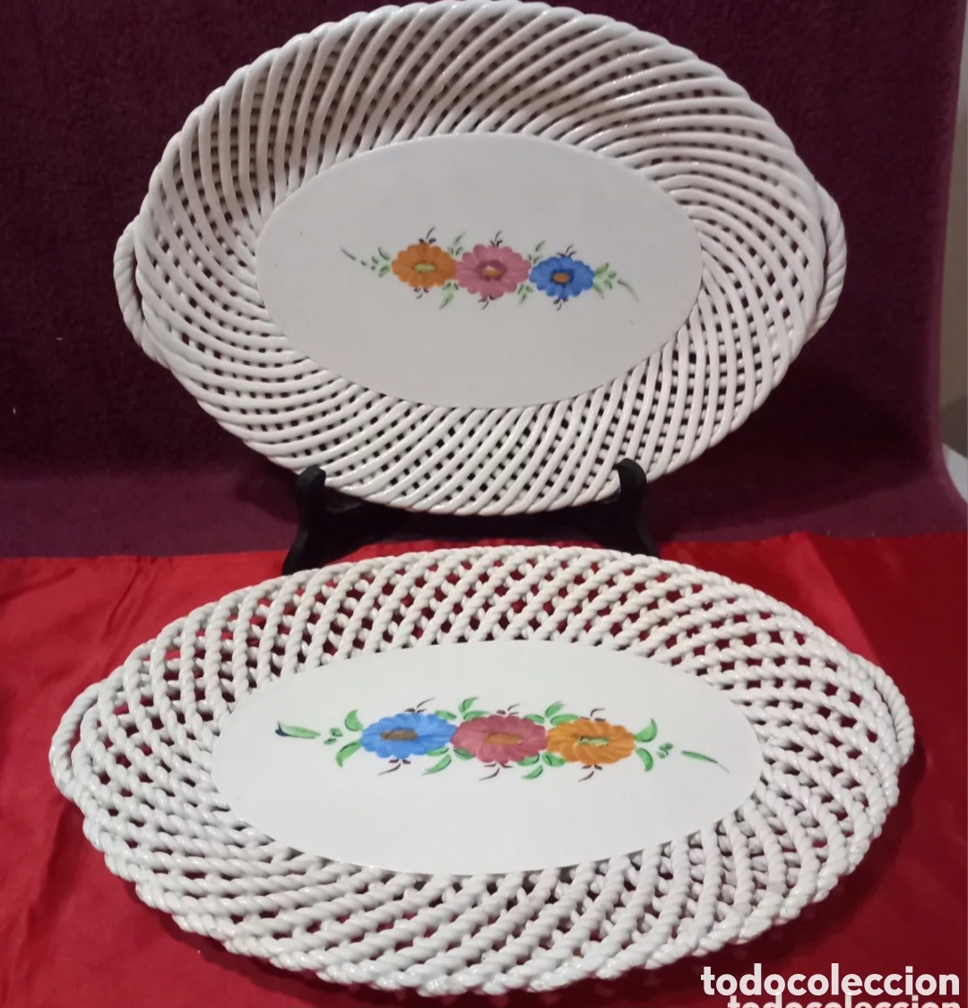 Antiquit&auml;ten: 2&times;ANTIGUAS BANDEJAS DE CERAMICA TRENZADA MANISES(PINTADAS A MANO)EXCELENTE ESTADO 37cm&times;26cm