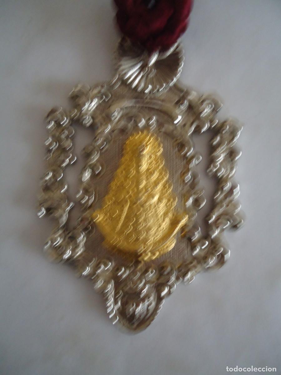 Antiguidades: MEDALLA DE LA VIRGEN DEL ROCIO DEL CENTRO ANDALUZ SENECA DE VITORIA. A&Ntilde;O 1992. -- 25