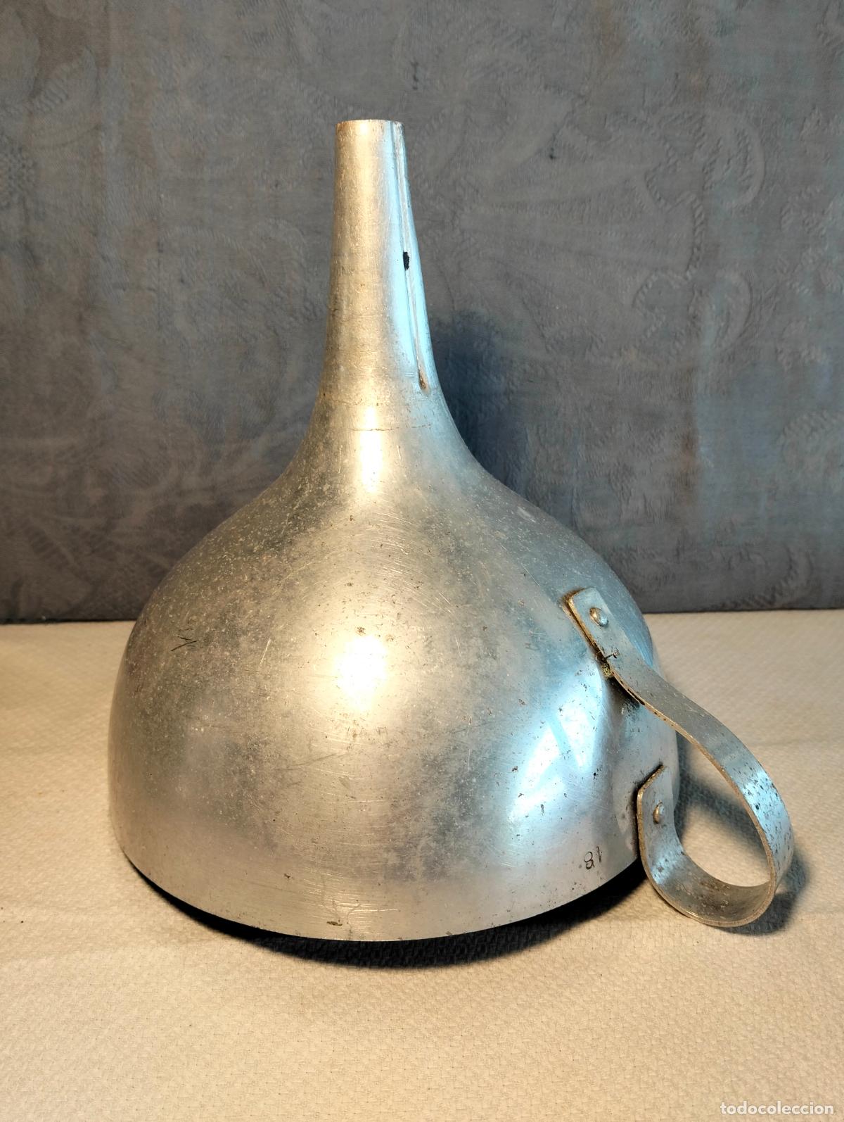Antig&uuml;edades: Antiguo embudo de metal aluminio de cocina a&ntilde;os 50-60