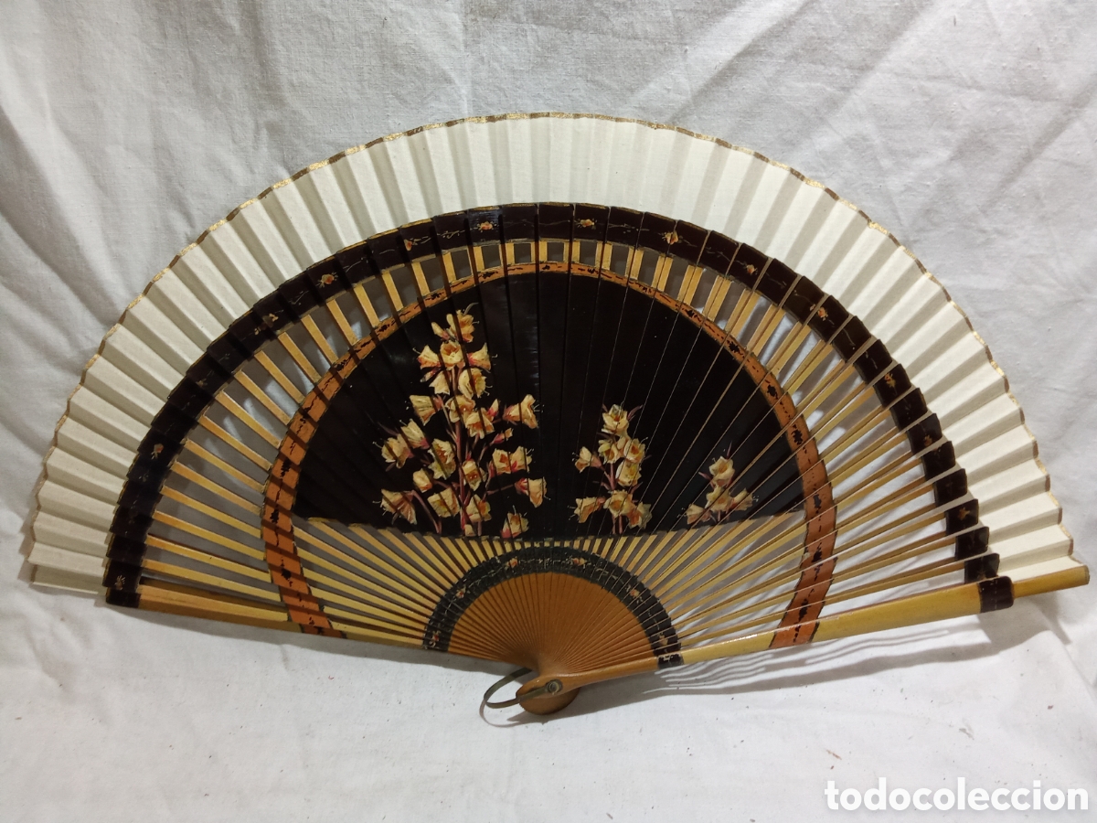Antig&uuml;edades: BONITO ABANICO CON VARILLAJE DE MADERA PINTADO A MANO