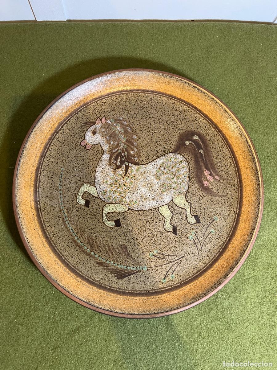 Antiquit&auml;ten: Gran plato decorativo Porta Celi Spain pintado a mano por Chelo &ndash; Caballo &ndash; Cer&aacute;mica art&iacute;stica vinta