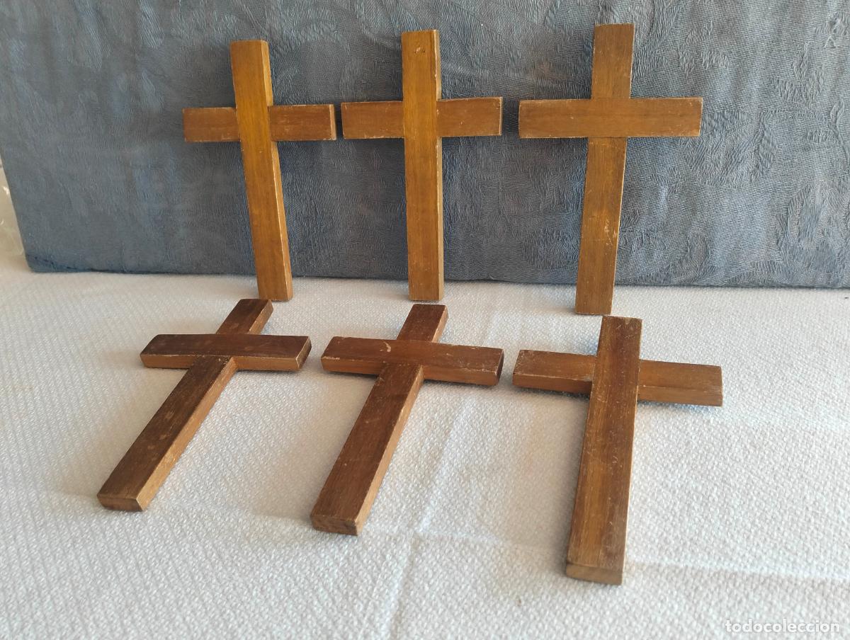Antig&uuml;edades: Lote crucifijos madera simples 6 cruces para colgar en habitaci&oacute;n o celda antiguos convento monjas