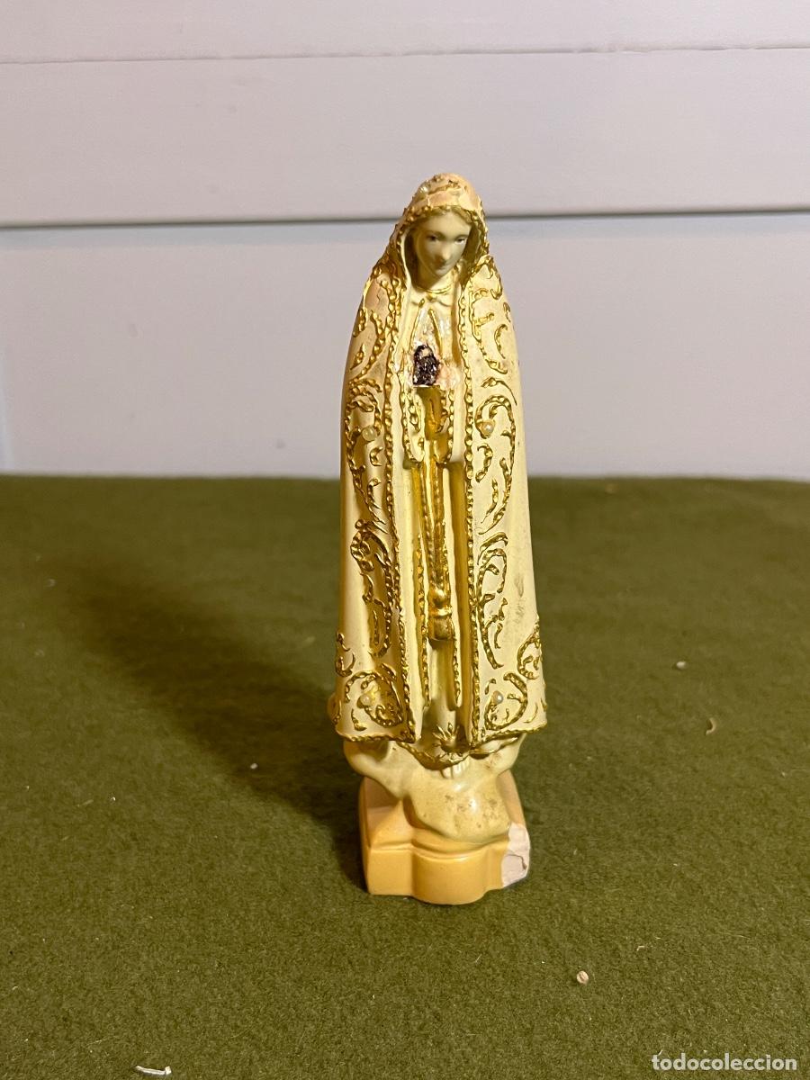 Antiques: Figura Virgen de F&aacute;tima 12 cm &ndash; Recuerdo religioso vintage &ndash; Pl&aacute;stico policromado &ndash; Portugal