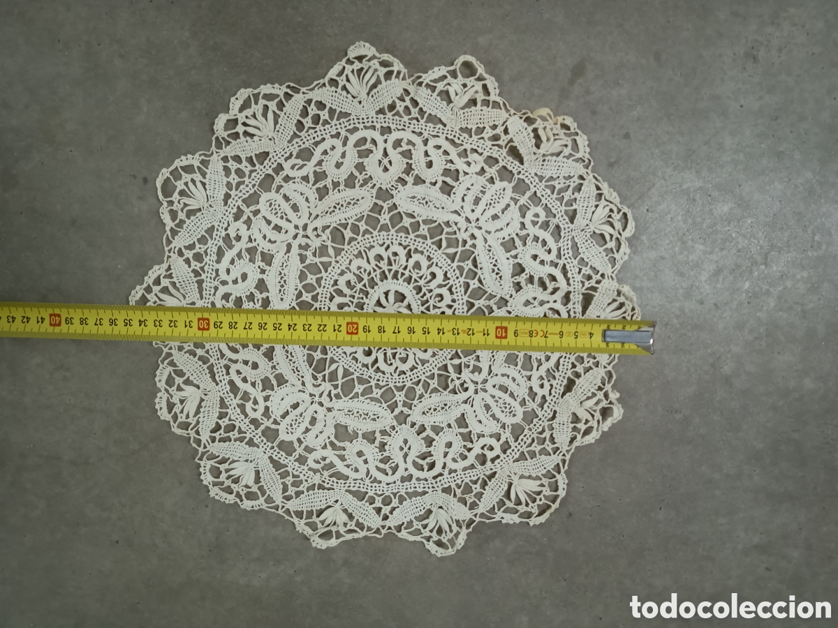 Antig&uuml;edades: TAPETE REDONDO DE ENCAJE DE BRUJAS 35cm - Foto 2