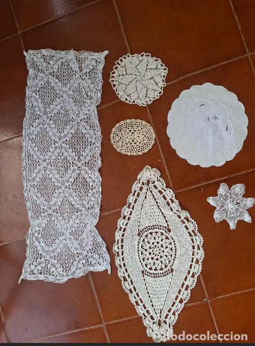 Antig&uuml;edades: Lote de 6 Tapetes Vintage Artesanales &ndash; Ganchillo, Bordado y Encaje Hecho a Mano