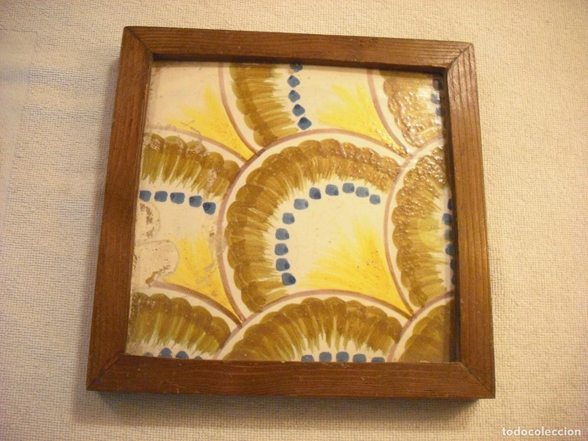 Antig&uuml;edades: ANTIGUO AZULEJO ENMARCADO 20 X 20 CM