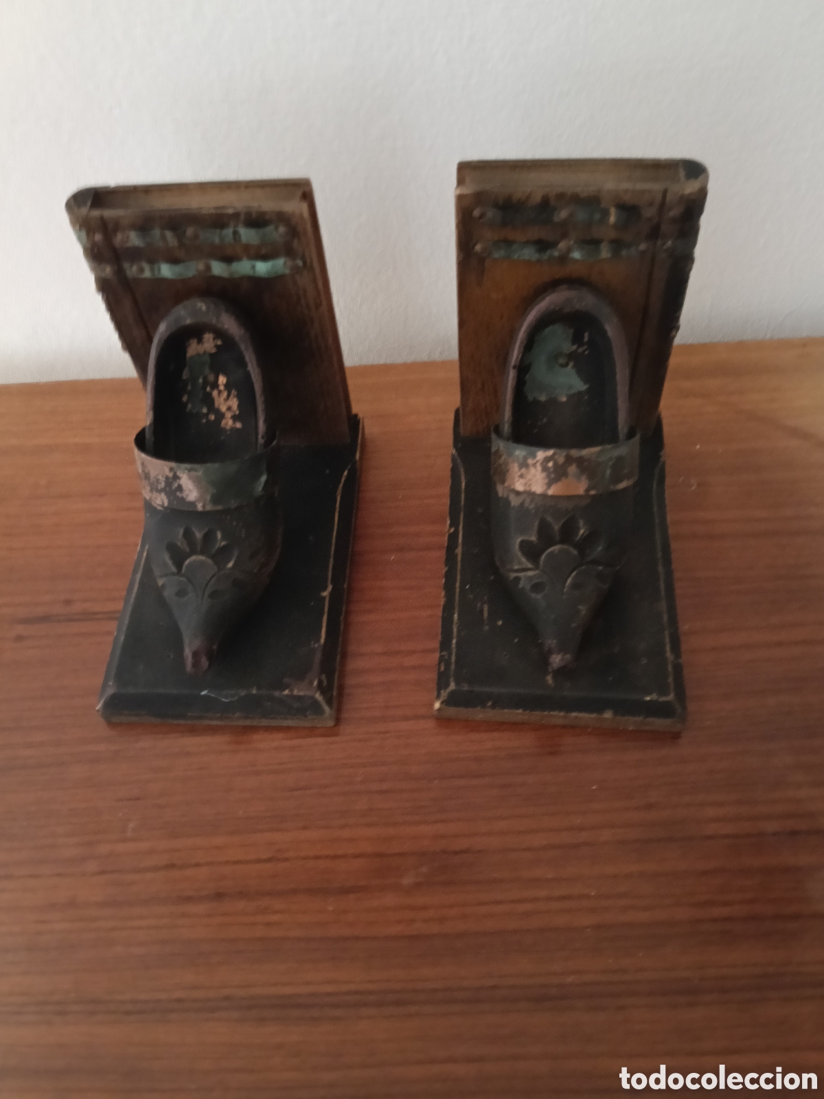 Antig&uuml;edades: Pareja de sujeta libros talla madera - Foto 1
