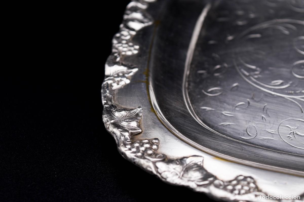 Antig&uuml;edades: Bandeja de aleaci&oacute;n ba&ntilde;ada en plata - Foto 4