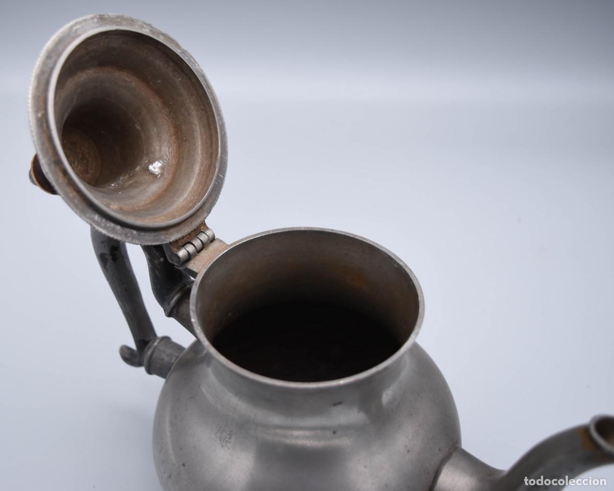 Antig&uuml;edades: Tetera antigua de aleaci&oacute;n - Foto 5
