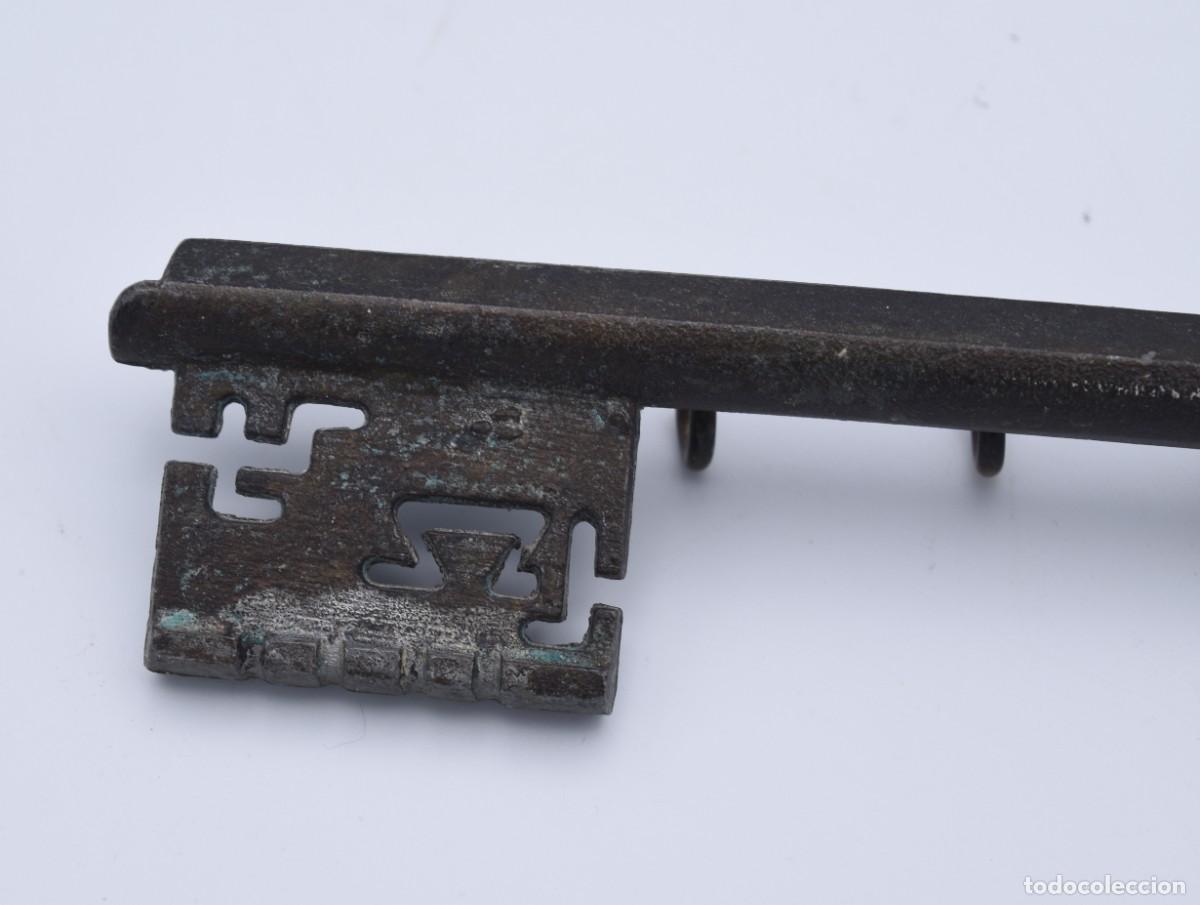 Antig&uuml;edades: Cuelga llaves con forma de llave antigua - Foto 6