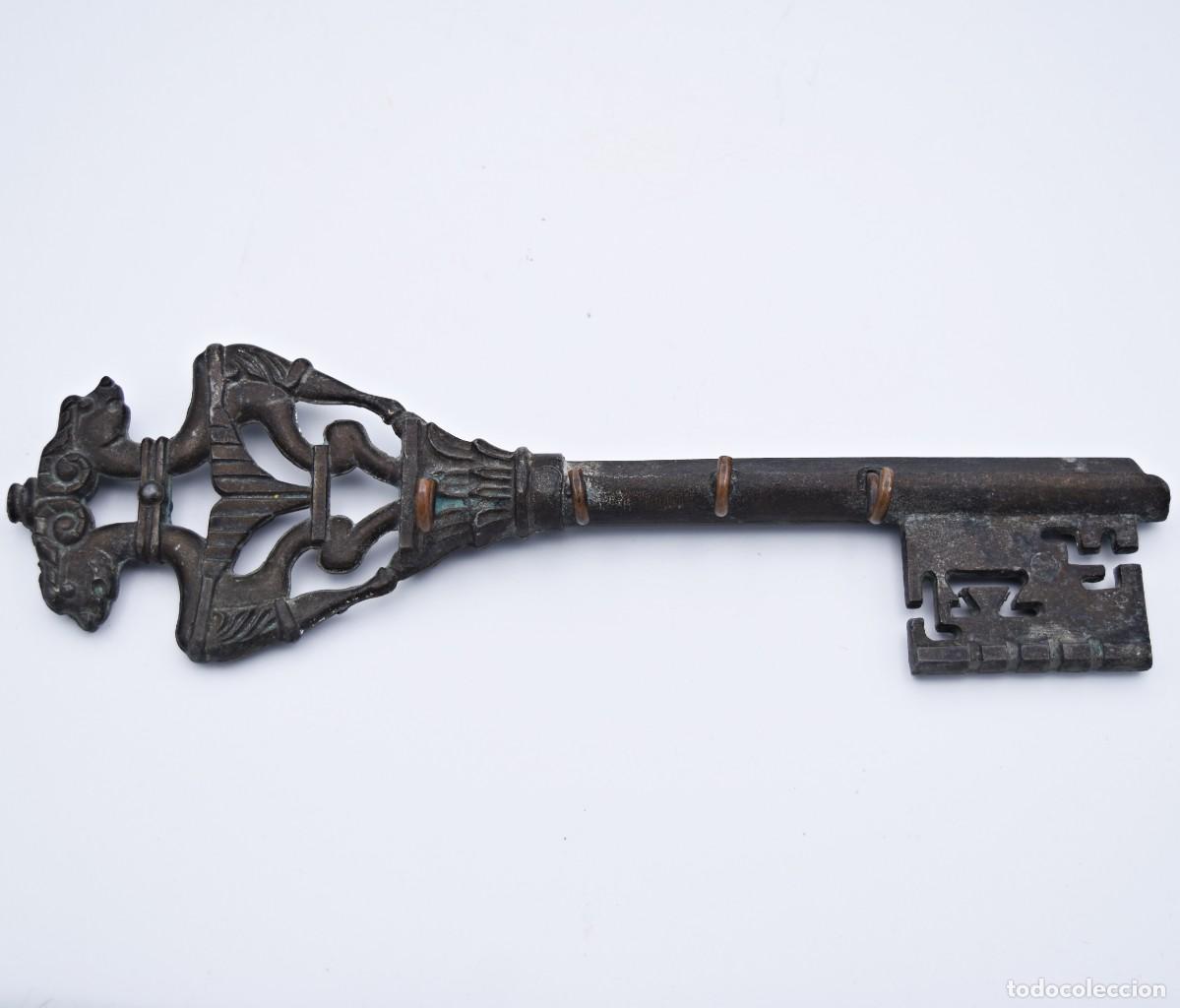 Antig&uuml;edades: Cuelga llaves con forma de llave antigua - Foto 7
