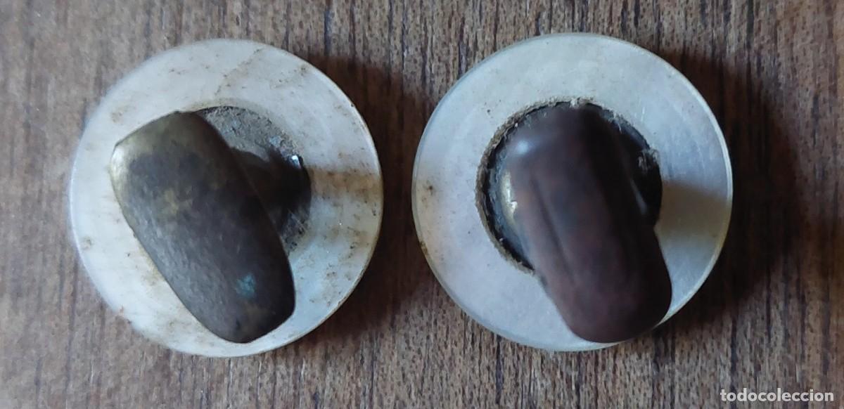 Antig&uuml;edades: Antiguos gemelos de n&aacute;car y laton - Foto 2