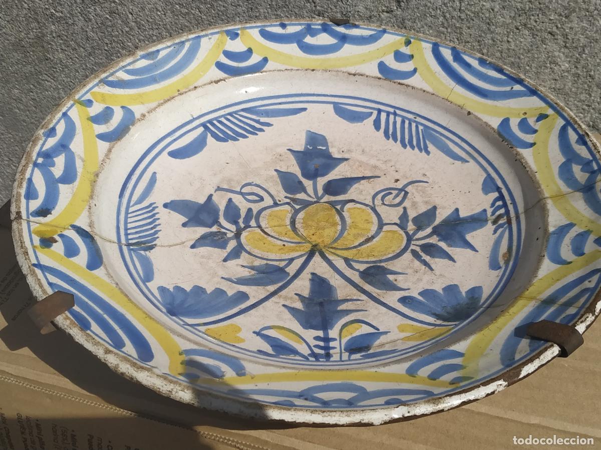 Antiques: Plato cer&aacute;mica Hellin ( Albacete) con flor y ramitos S. XVIII