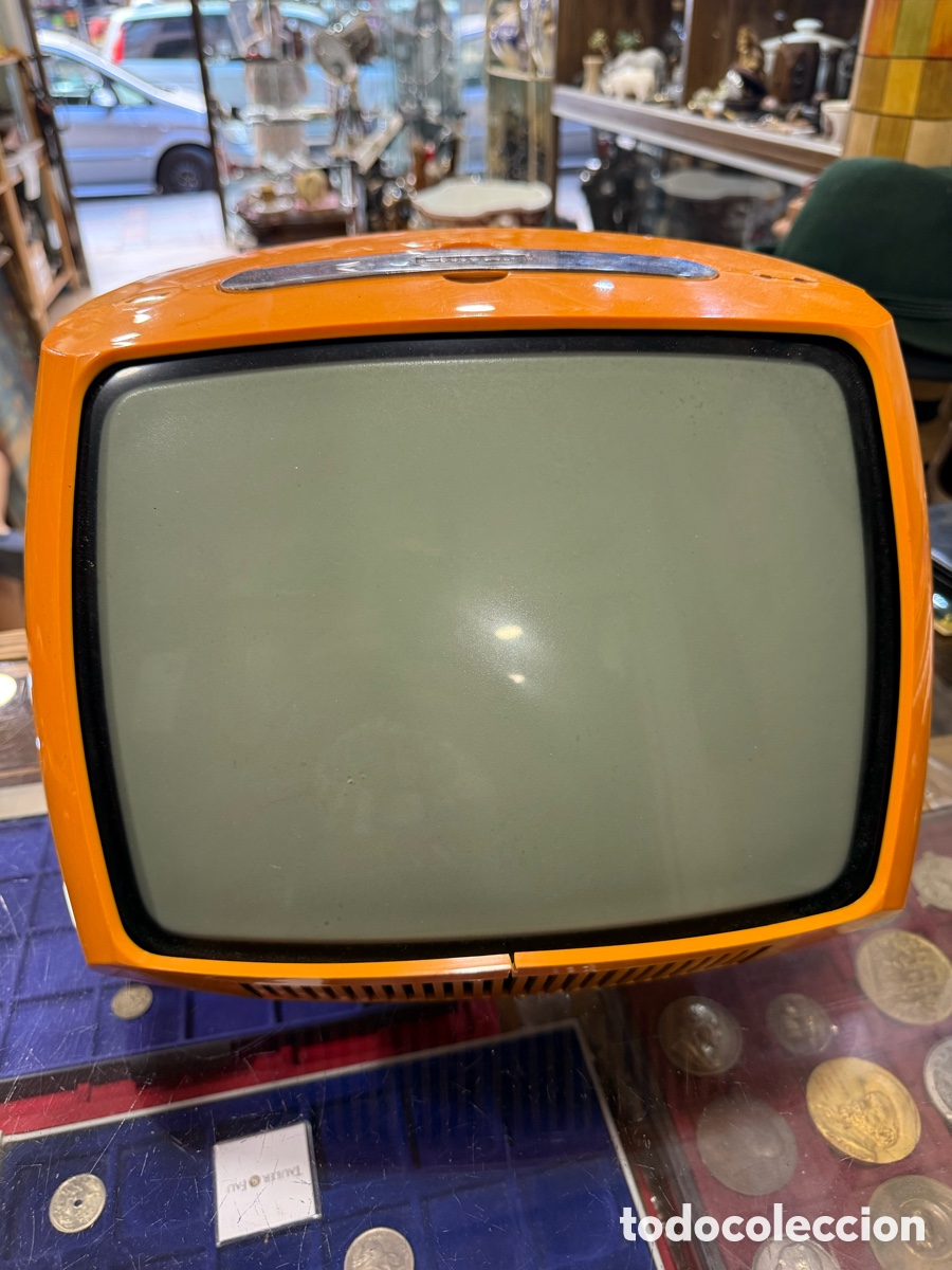 Antiquit&auml;ten: Rara televisi&oacute;n vintage Inter, naranja