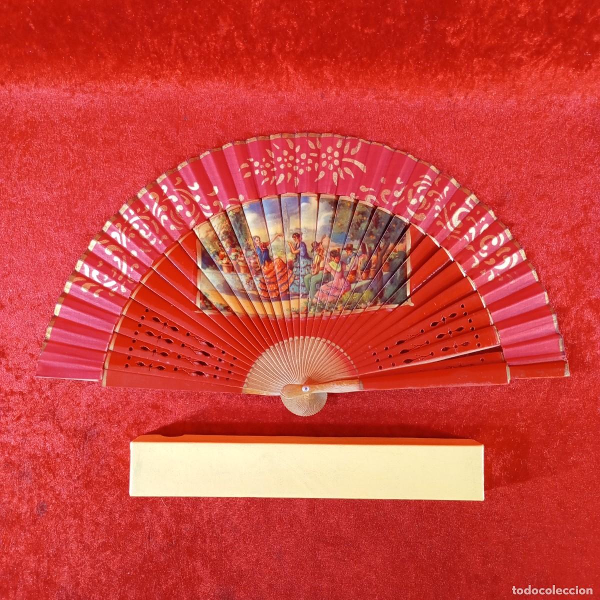 Antig&uuml;edades: PRECIOSO ABANICO DECORATIVO - ROJO - ESCENA ANDALUZA - SEVILLA GIRALDA - SEVILLANAS - BAILADORA