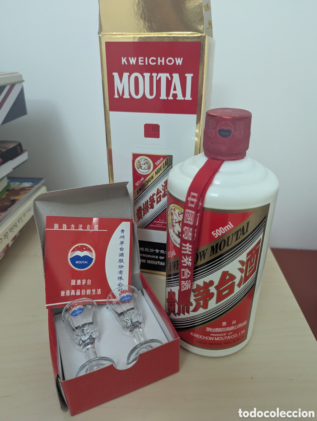 Antig&uuml;edades: Kweichow Moutai 2012 &ndash; 500 ml 53% &ndash; Botella precintada con caja y copas