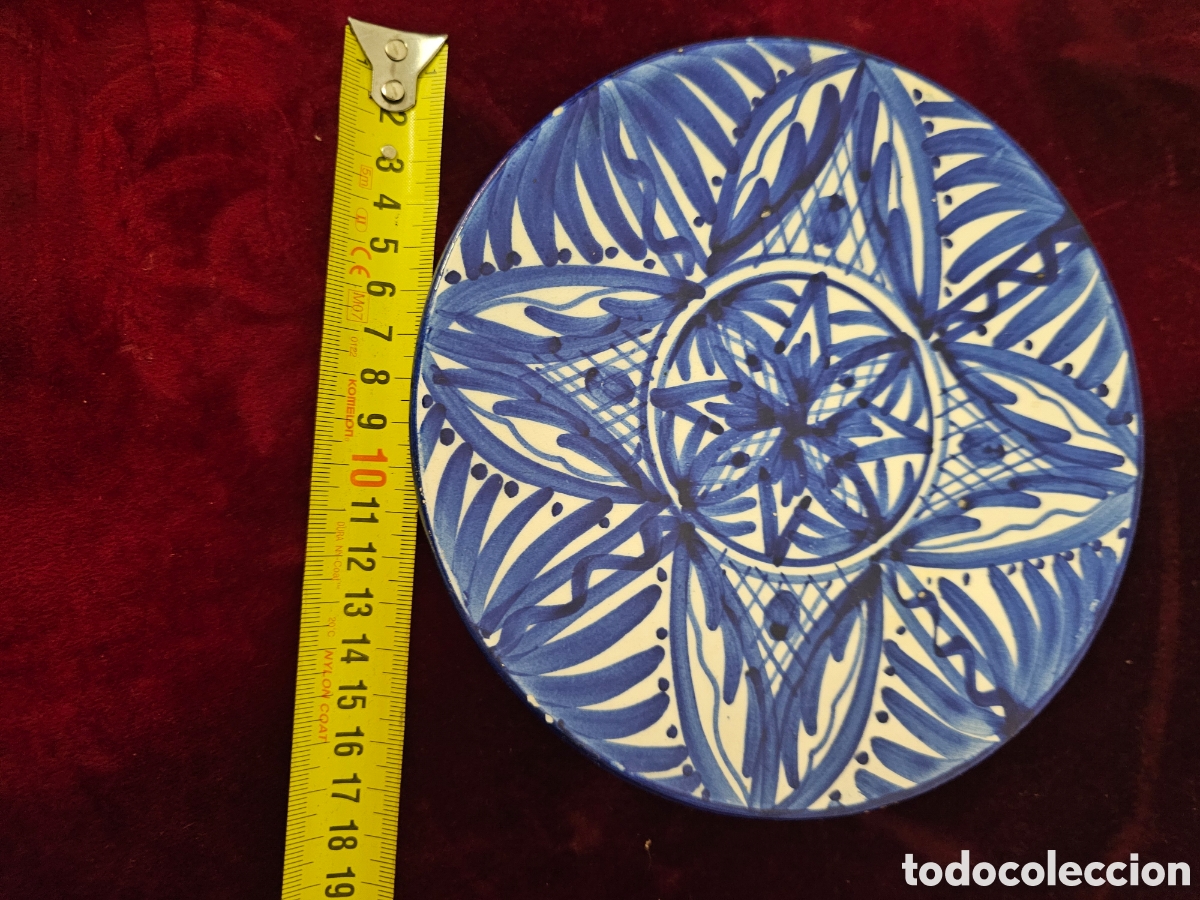 Antig&uuml;edades: Plato de cer&aacute;mica decorativa azul y blanca &ndash; Pintado a mano, 22 cm