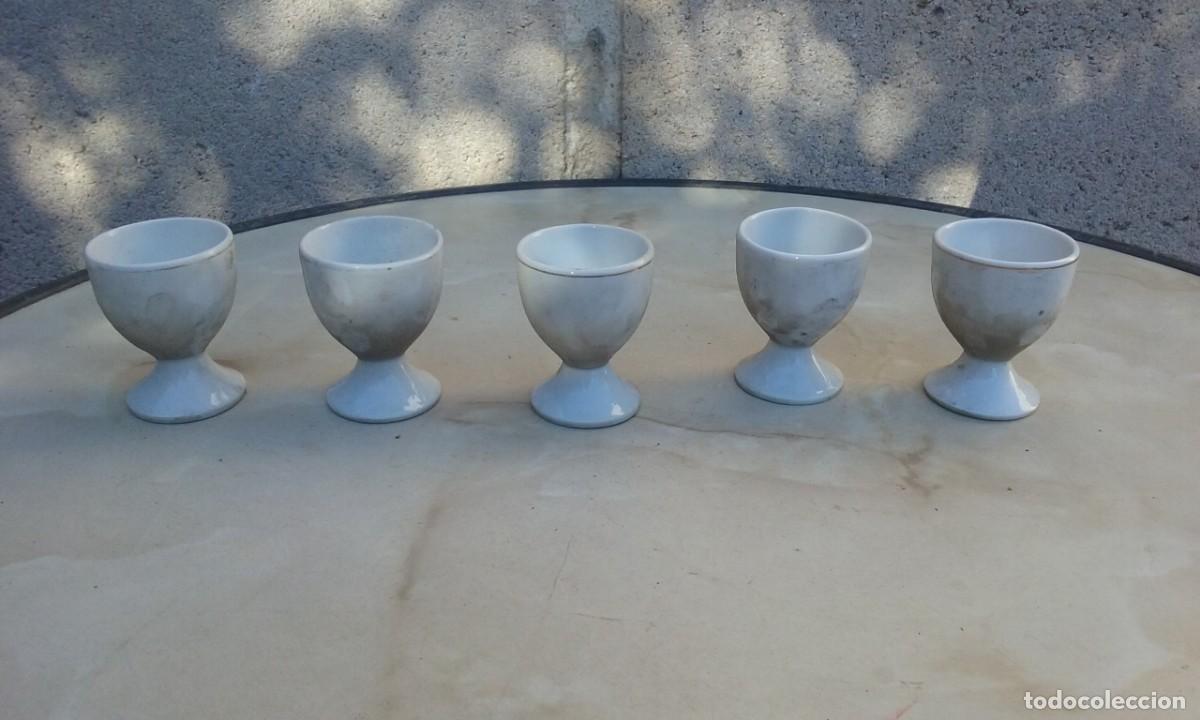 Antiquit&auml;ten: LOTE DE 5 ANTIGUOS SOPORTES O COPAS PARA HUEVOS PASADOS POR AGUA. PRINCIPIOS DEL S XX.