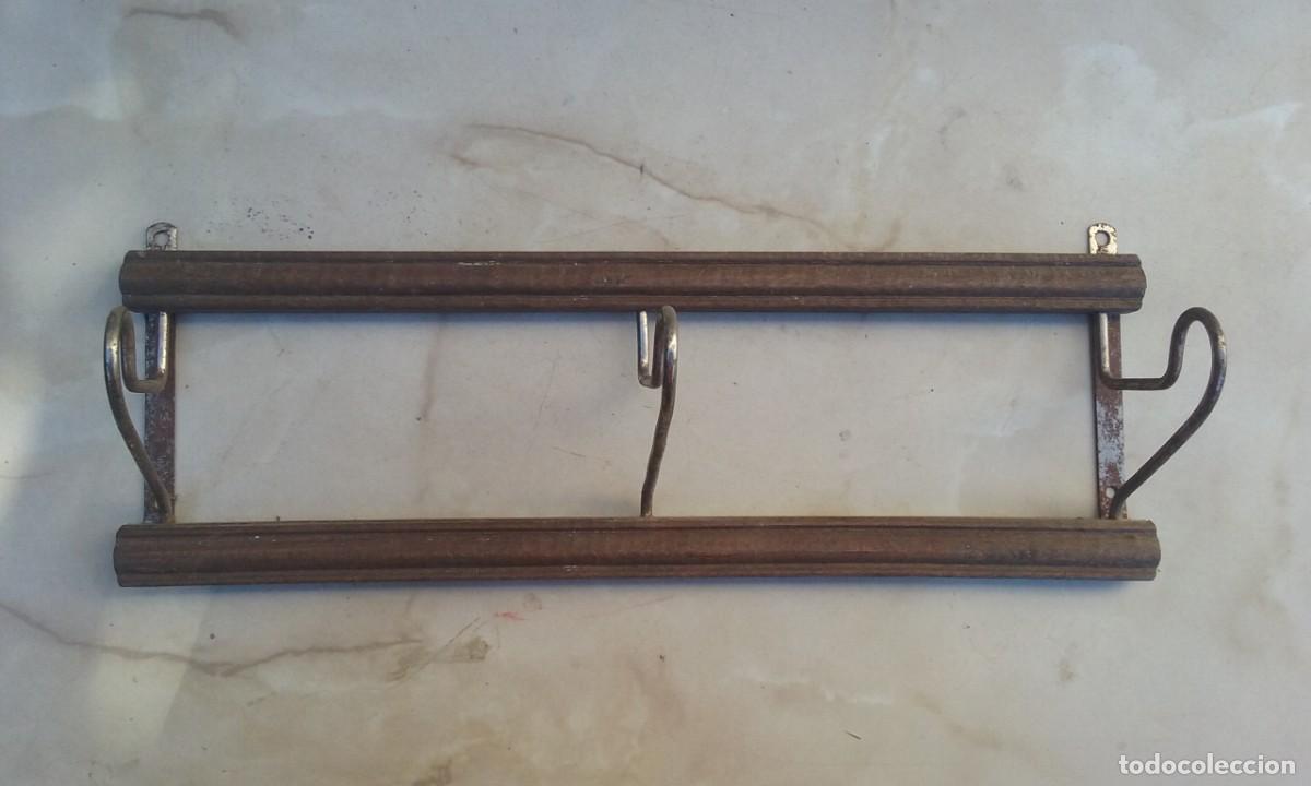 Antiquit&auml;ten: ANTIGUA PERCHA DE PARED. PRIMERA MITAD DEL S XX.