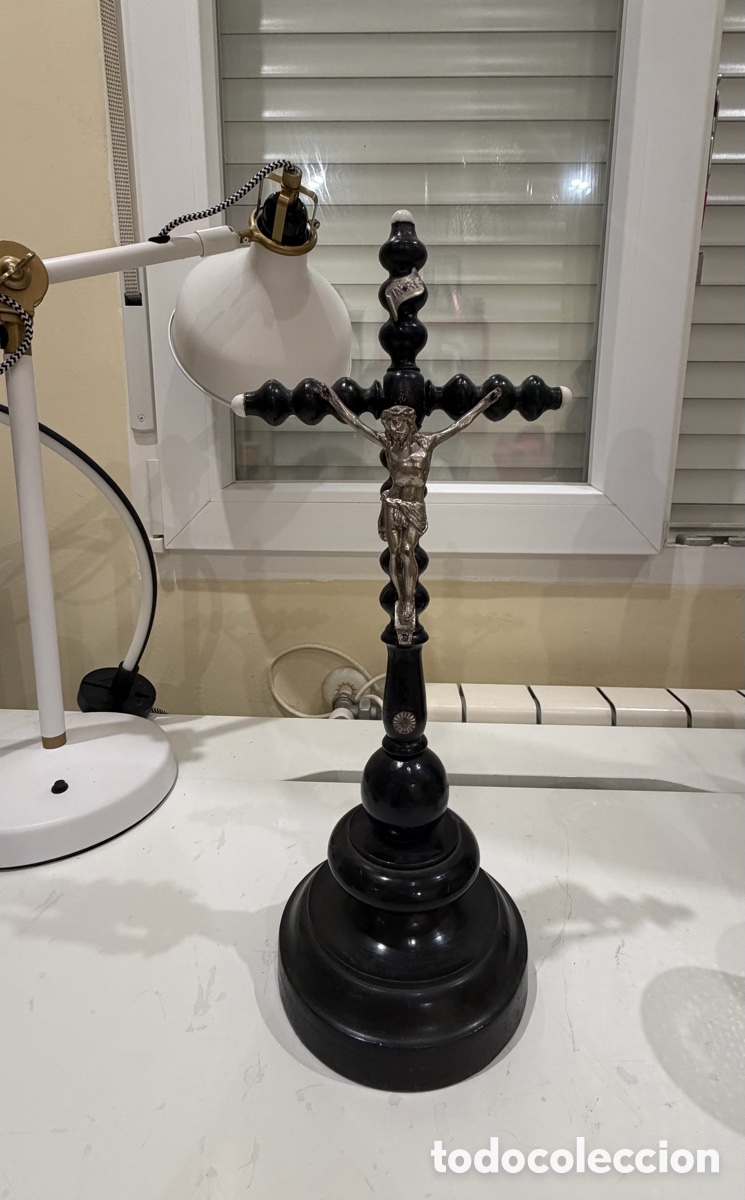 Antig&uuml;edades: Crucifijo de sobremesa madera y metal