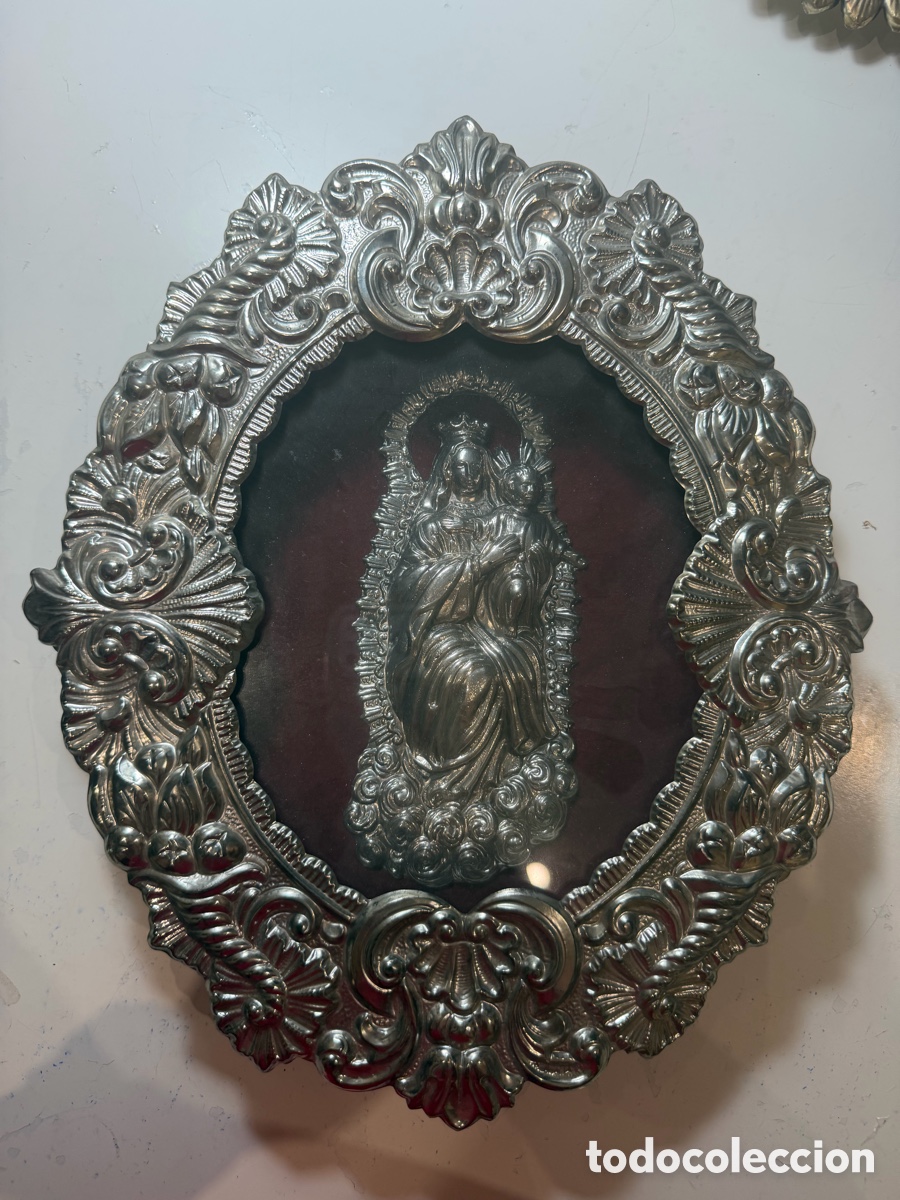 Antig&uuml;edades: Relicario repujado Virgen con Ni&ntilde;o gran tama&ntilde;o