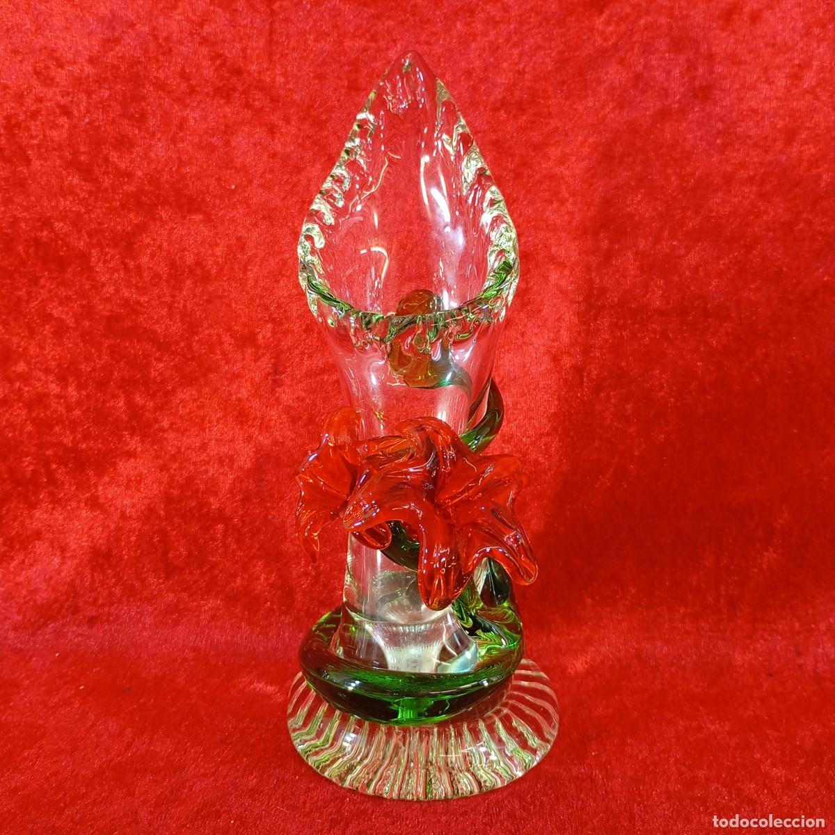 Antig&uuml;edades: PRECIOSO CENTRO DE MESA DE MURANO FLORES ROJAS Y VERDES - FLORERO - 18,5 CM