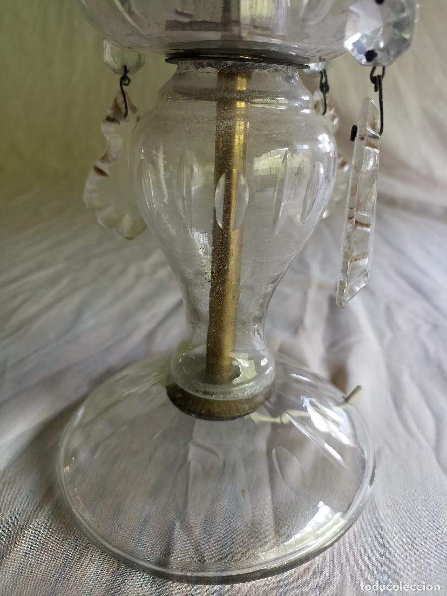 Antig&uuml;edades: Vieja l&aacute;mpara de mesa de cristal - Foto 3