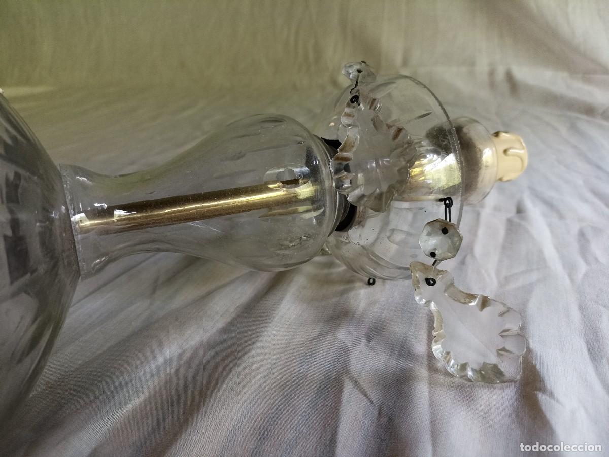 Antig&uuml;edades: Vieja l&aacute;mpara de mesa de cristal - Foto 7