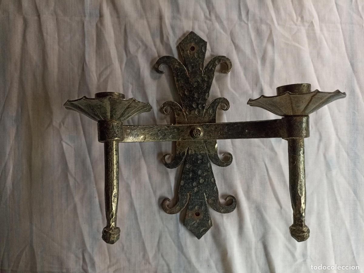 Antig&uuml;edades: Candelabro de pared, aplique de 2 brazos para velas