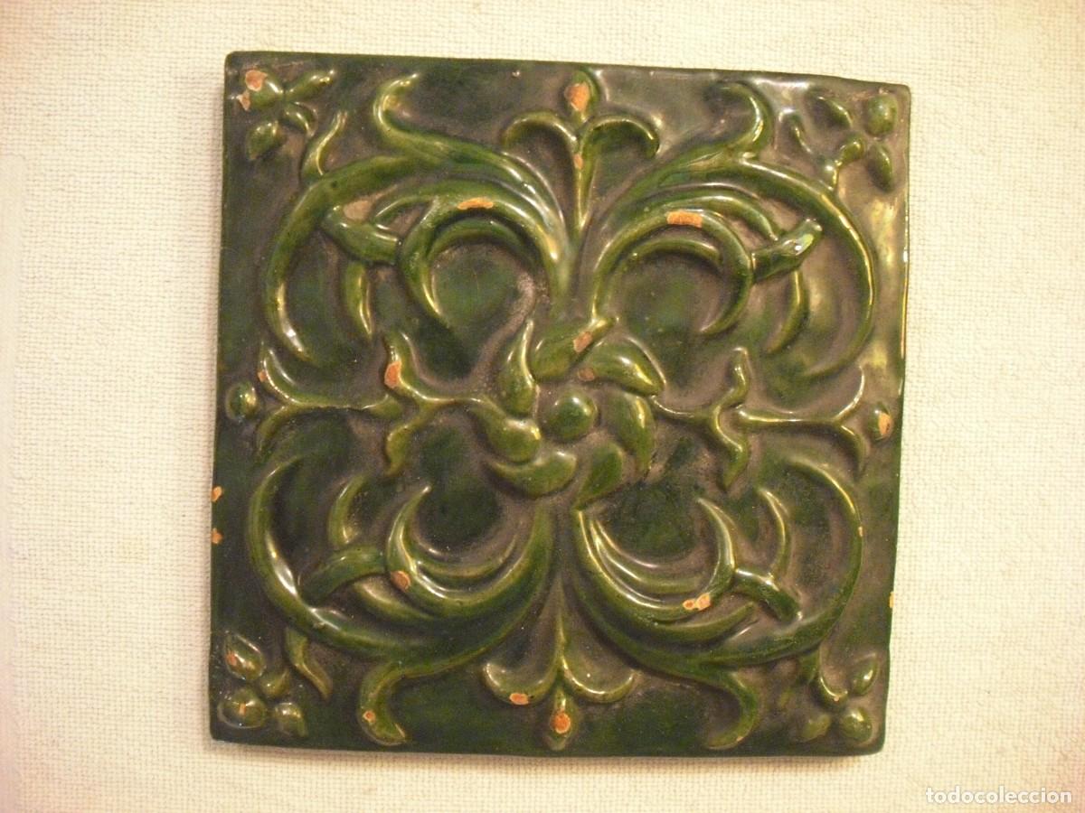 Antig&uuml;edades: ANTIGUO AZULEJO MODERNISTA VERDE 20 X 20 CM.