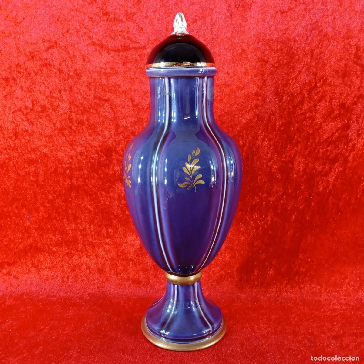 Antig&uuml;edades: PRECIOSO TARRO DE PORCELANA - 33 CM - PINTADO A MANO - CON SELLO EN LA BASE