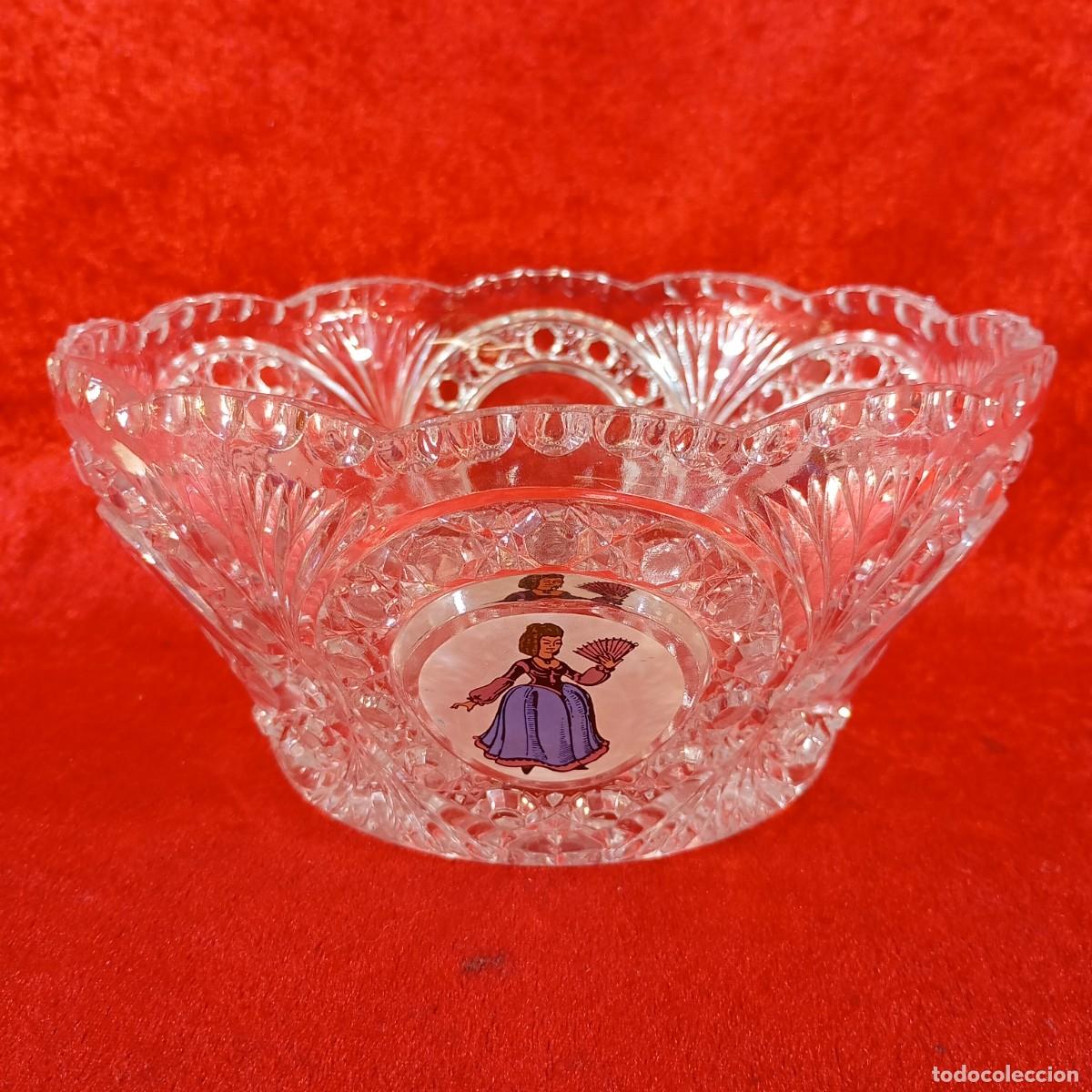 Antig&uuml;edades: CENTRO DE MESA EN CRISTAL TALLADO Y CAMAFEOS CON ESCENAS PINTADAS DE MUJERES GALANTES - 22 X 10 CM