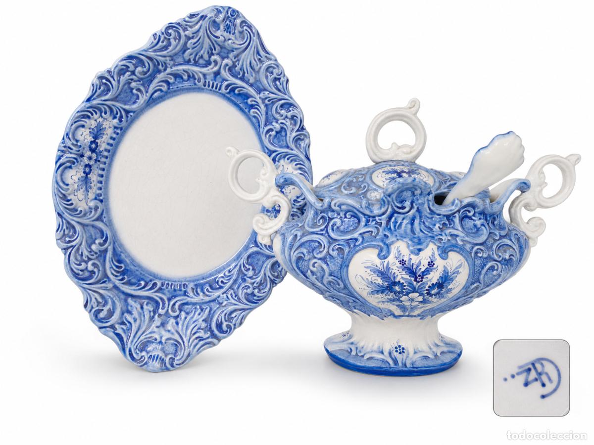 Antig&uuml;edades: Gran sopera de Manises HERN&Aacute;NDEZ / CERAMHER CHZ con fuente, tapa y cuchar&oacute;n &ndash; Azul y blanco.