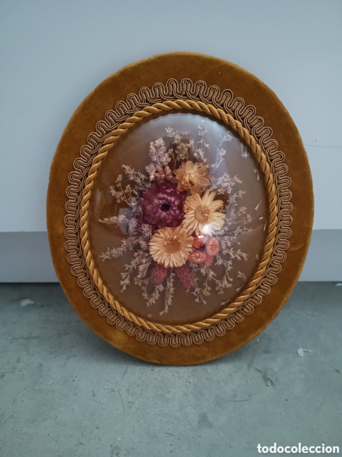 Antiques: CUADRO OVALADO DE FLORES SECAS CON CRISTAL CONCAVO - JULTE ARTESAN&Iacute;AS - A&Ntilde;OS 60