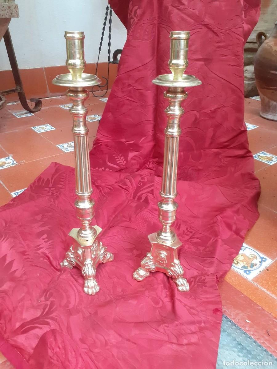 Antig&uuml;edades: PAREJA CANDELABROS RELIGIOSOS 35 CM