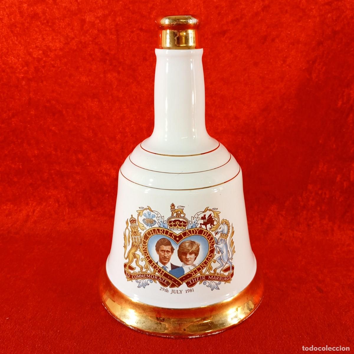 Antig&uuml;edades: BOTELLA DE WHISKY ESCOC&Eacute;S CONMEMORATIVA DE LA BOD DE LADY DIANA Y EL PRINCIPE CARLOS DE INGLATERRA