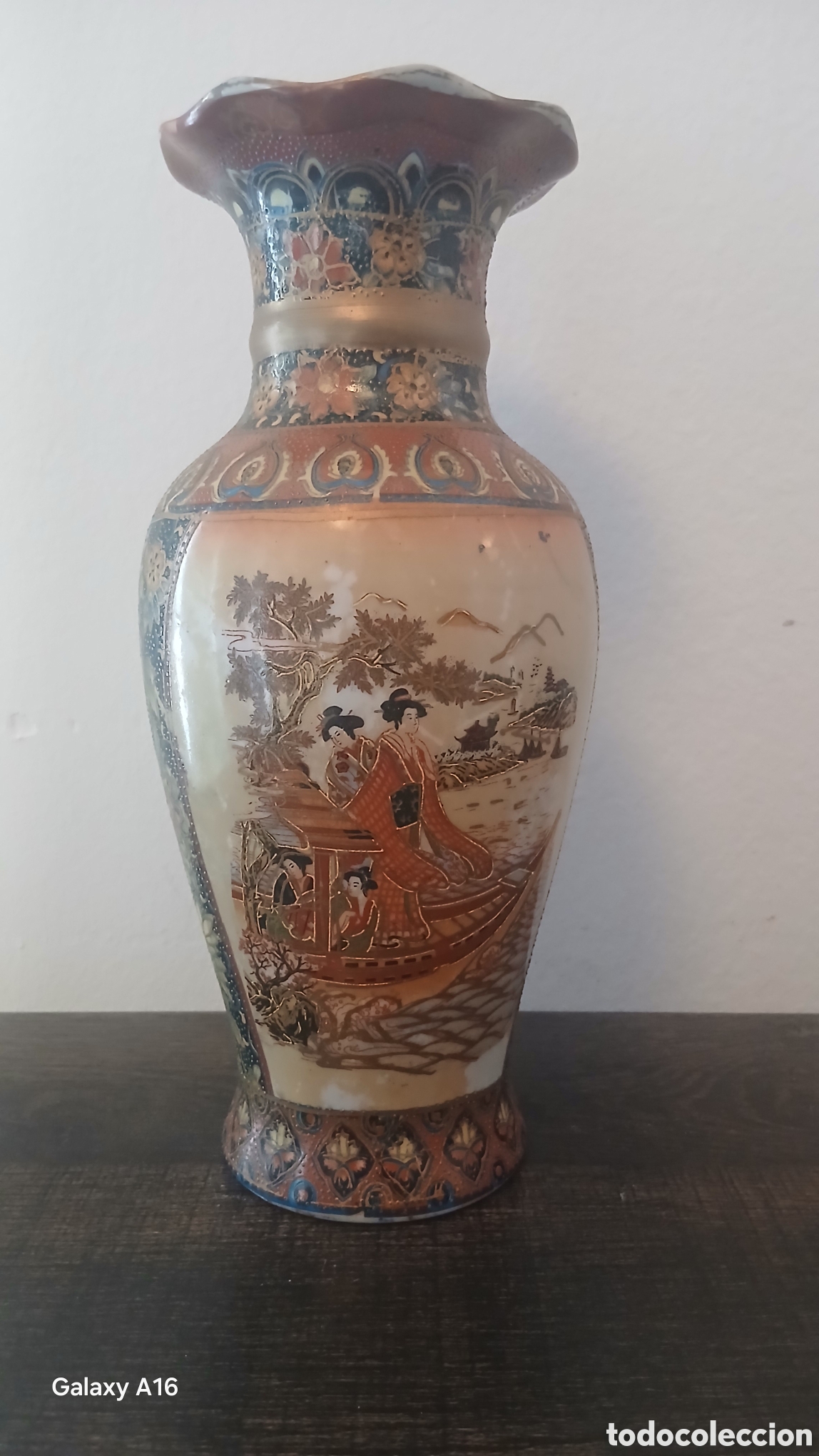 Antig&uuml;edades: Precioso jarr&oacute;n de estilo chino antiguo, con una escena pintada a mano.